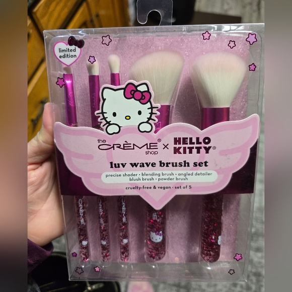 Hello Kitty Other - The Creme Shop X Hello Kitty Luv Wave Brush Set